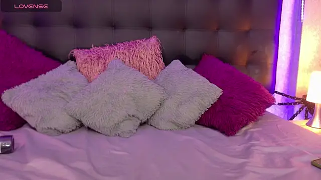 Snapshot of MeleekXXX_ chatting on October 31, 6:53 pm MeleekXXX online show from October 31, 6:53 pm