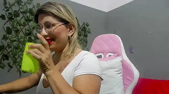 sexy bigboooty online show from December 8, 2:39 am