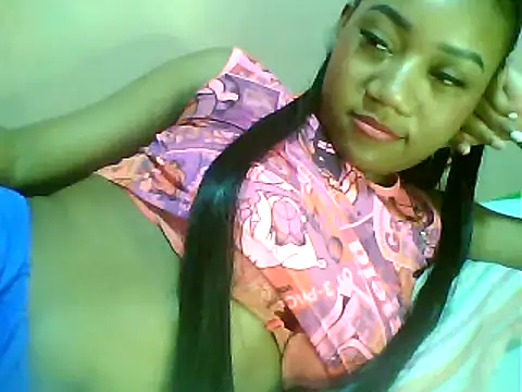 Snapshot of Fariana01 chatting on February 13, 1:40 am Fariana01 online show from February 13, 1:40 am