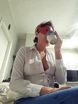 Snapshot of Vagabondainnamorata chatting on March 28, 4:45 am Vagabondainnamorata online show from March 28, 4:45 am