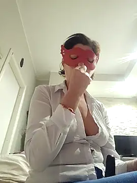 Snapshot of Vagabondainnamorata chatting on April 2, 3:37 am Vagabondainnamorata online show from April 2, 3:37 am