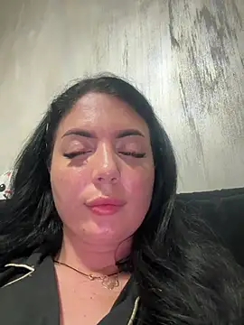 Snapshot of BellaaNoir chatting on May 20, 9:21 pm BellaaNoir online show from May 20, 9:21 pm