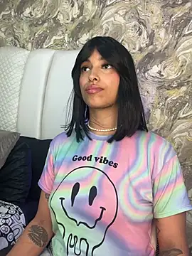 Snapshot of LollaByer chatting on February 25, 11:22 pm LollaByer online show from February 25, 11:22 pm