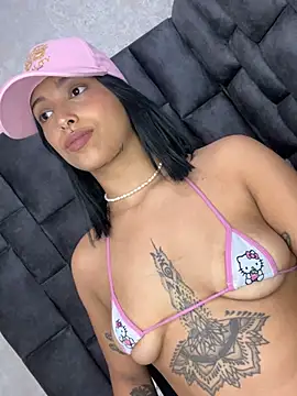 Snapshot of LollaByer chatting on March 13, 3:11 am LollaByer online show from March 13, 3:11 am