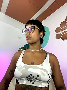 Snapshot of LollaByer chatting on September 13, 10:31 pm LollaByer online show from September 13, 10:31 pm