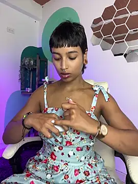 Snapshot of LollaByer chatting on September 22, 9:28 pm LollaByer online show from September 22, 9:28 pm