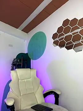 Snapshot of LollaByer chatting on October 4, 10:08 pm LollaByer online show from October 4, 10:08 pm