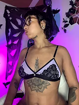 Snapshot of LollaByer chatting on October 20, 9:59 pm LollaByer online show from October 20, 9:59 pm