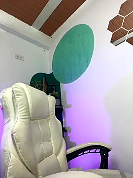 Snapshot of LollaByer chatting on November 15, 11:10 pm LollaByer online show from November 15, 11:10 pm