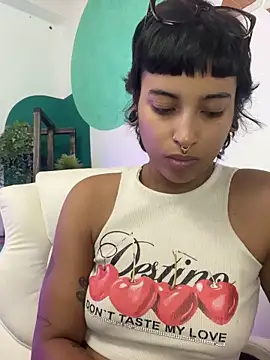 Snapshot of LollaByer chatting on November 19, 9:04 pm LollaByer online show from November 19, 9:04 pm