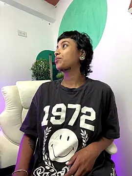 Snapshot of LollaByer chatting on November 23, 9:03 pm LollaByer online show from November 23, 9:03 pm