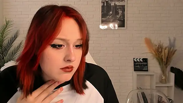 EdlaHatter online show from December 4, 6:44 am