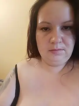 Snapshot of Szilvi93 chatting on July 18, 2:21 pm Szilvi93 online show from July 18, 2:21 pm
