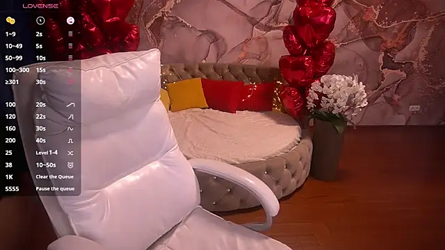Snapshot of DreamyLinaa chatting on February 22, 7:12 am DreamyLinaa online show from February 22, 7:12 am