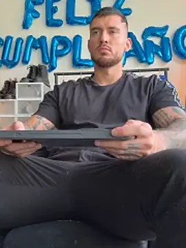 Snapshot of DimitriSullivan_ chatting on June 18, 1:59 pm DimitriSullivan online show from June 18, 1:59 pm