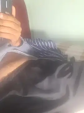 Snapshot of bandi-big-dick chatting on December 5, 3:17 pm bandi-big-dick online show from December 5, 3:17 pm