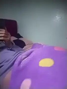 Snapshot of bandi-big-dick chatting on December 8, 10:30 am bandi-big-dick online show from December 8, 10:30 am