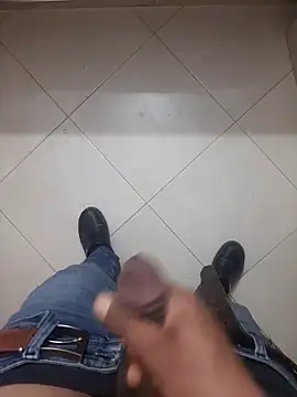 Snapshot of bandi-big-dick chatting on April 2, 10:07 pm bandi-big-dick online show from April 2, 10:07 pm