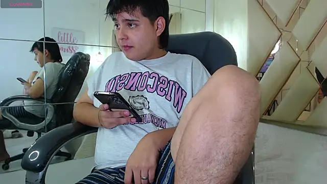 Snapshot of AndrewPherson chatting on January 23, 5:21 pm AndrewPherson online show from January 23, 5:21 pm