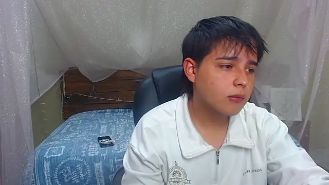 Snapshot of AndrewPherson chatting on February 20, 12:04 pm AndrewPherson online show from February 20, 12:04 pm