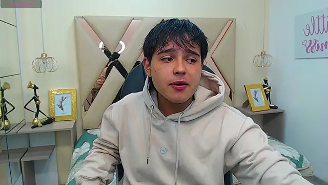 Snapshot of AndrewPherson chatting on February 27, 12:13 pm AndrewPherson online show from February 27, 12:13 pm