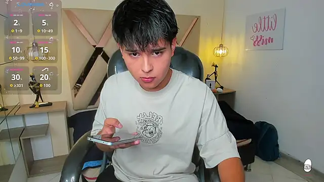 Snapshot of AndrewPherson chatting on September 24, 12:30 pm AndrewPherson online show from September 24, 12:30 pm