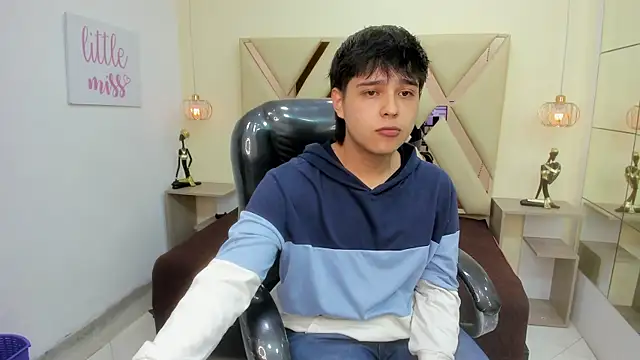 Snapshot of AndrewPherson chatting on April 14, 12:22 pm AndrewPherson online show from April 14, 12:22 pm