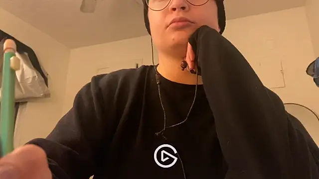 Snapshot of livcutebaby chatting on December 21, 6:09 am livcutebaby online show from December 21, 6:09 am