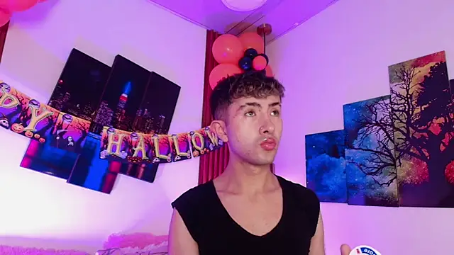 Snapshot of Noah_Xitruxx chatting on October 13, 2:22 am Noah Xitruxx online show from October 13, 2:22 am