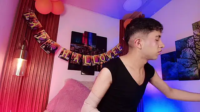 Noah Xitruxx online show from October 25, 2:52 am