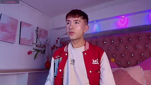 Noah Xitruxx online show from November 12, 1:11 pm