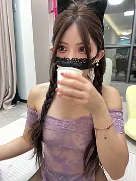 Selenaaaaa- online show from March 4, 3:04 pm