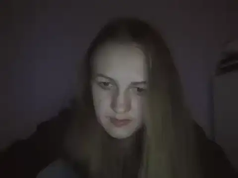 Snapshot of Milaniya261 chatting on February 8, 12:28 am Milaniya261 online show from February 8, 12:28 am