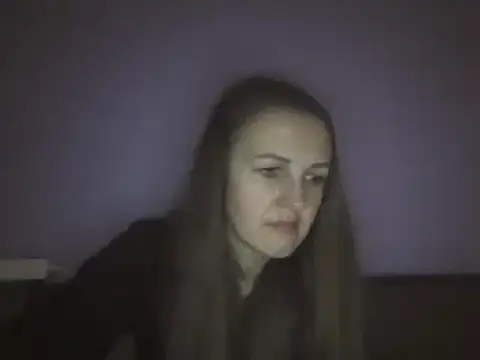 Snapshot of Milaniya261 chatting on February 8, 3:30 am Milaniya261 online show from February 8, 3:30 am