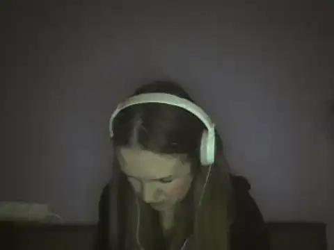 Snapshot of Milaniya261 chatting on February 19, 4:12 am Milaniya261 online show from February 19, 4:12 am