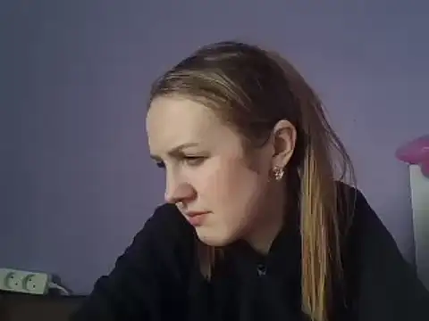 Snapshot of Milaniya261 chatting on February 19, 12:00 pm Milaniya261 online show from February 19, 12:00 pm