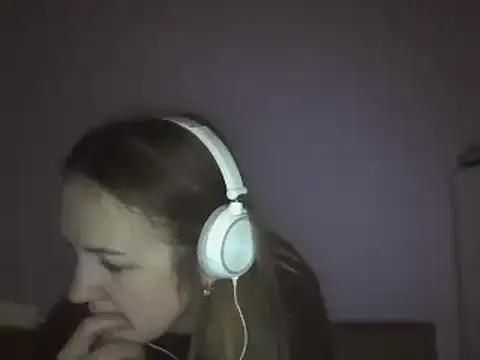 Snapshot of Milaniya261 chatting on February 24, 1:46 am Milaniya261 online show from February 24, 1:46 am