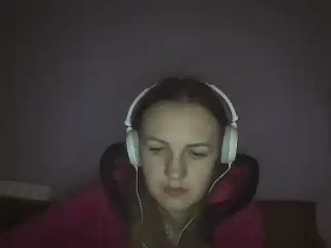 Snapshot of Milaniya261 chatting on March 2, 12:09 am Milaniya261 online show from March 2, 12:09 am