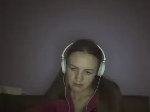 Snapshot of Milaniya261 chatting on March 6, 12:54 am Milaniya261 online show from March 6, 12:54 am