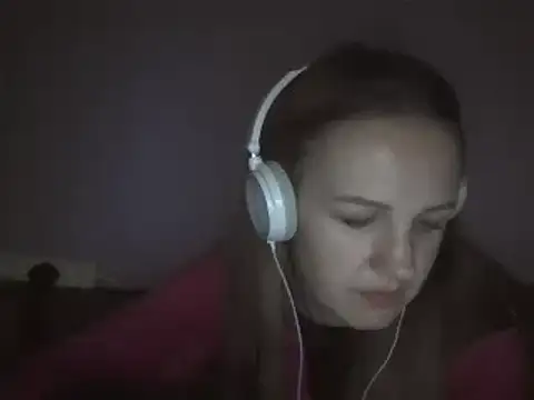 Snapshot of Milaniya261 chatting on March 8, 12:22 am Milaniya261 online show from March 8, 12:22 am