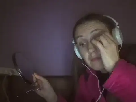 Snapshot of Milaniya261 chatting on March 8, 3:28 am Milaniya261 online show from March 8, 3:28 am