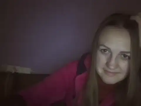 Snapshot of Milaniya261 chatting on March 18, 12:49 am Milaniya261 online show from March 18, 12:49 am