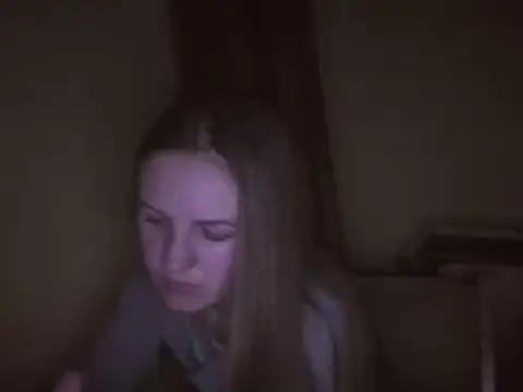 Snapshot of Milaniya261 chatting on March 23, 3:43 am Milaniya261 online show from March 23, 3:43 am