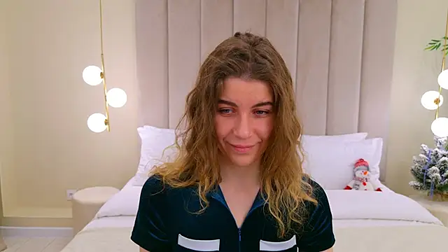 VikkiStorm online show from December 15, 3:34 am