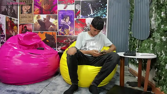 Snapshot of Jeffry_wolvess chatting on January 13, 12:35 pm Jeffry wolvess online show from January 13, 12:35 pm