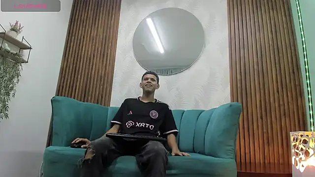 Snapshot of Jeffry_wolvess chatting on February 18, 11:55 am Jeffry wolvess online show from February 18, 11:55 am