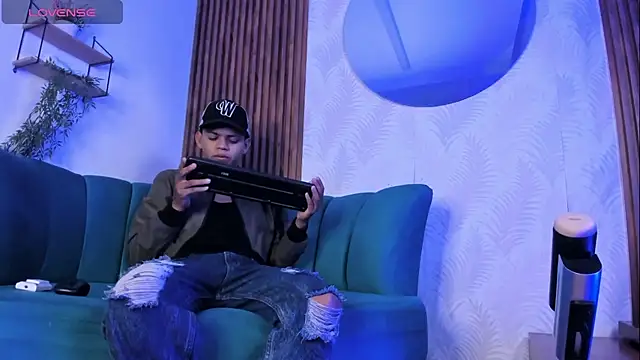 Snapshot of Jeffry_wolvess chatting on February 12, 12:00 pm Jeffry wolvess online show from February 12, 12:00 pm