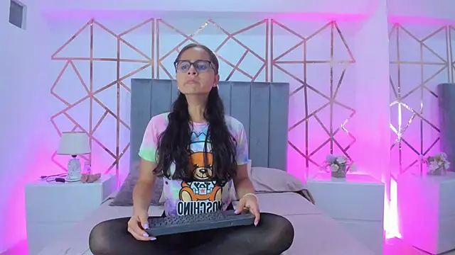 Giselle Roldan online show from January 24, 11:59 am