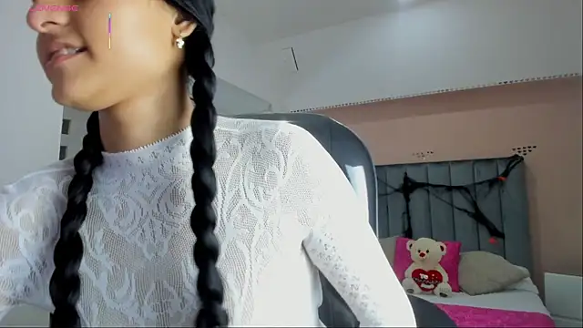 Giselle Roldan online show from October 25, 8:03 pm