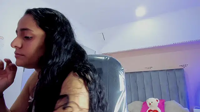 Giselle Roldan online show from November 12, 3:18 am